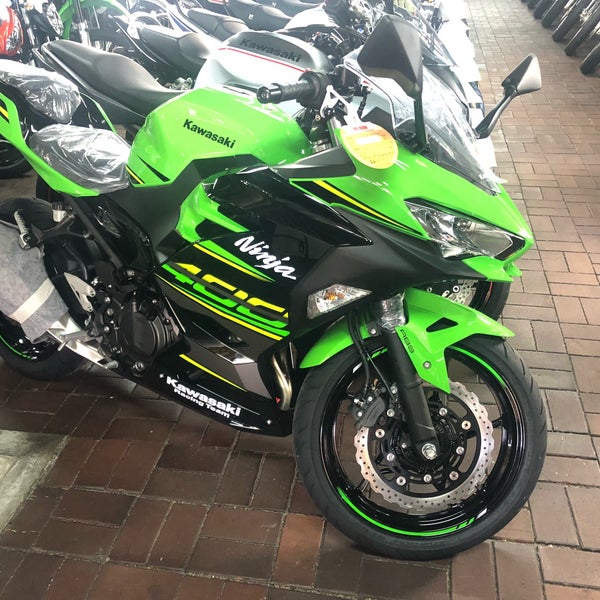 Fotos En レッドバロン 東大阪 Tienda De Motos