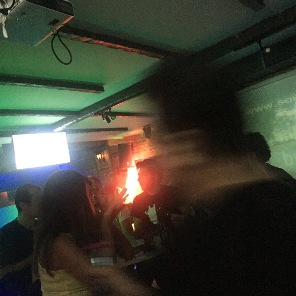 8/5/2017 tarihinde Deniz Soyluziyaretçi tarafından Doremi Karaoke Bar'de çekilen fotoğraf