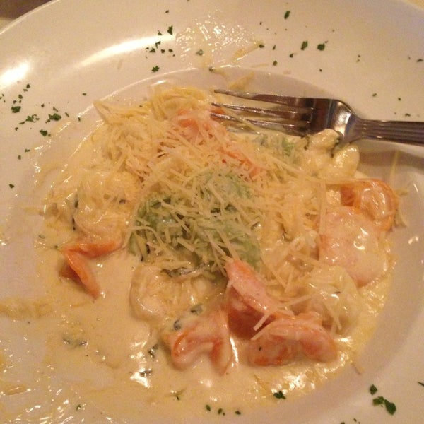 9/7/2013にSteph G.がScuzzi&#39;s Italian Restaurantで撮った写真