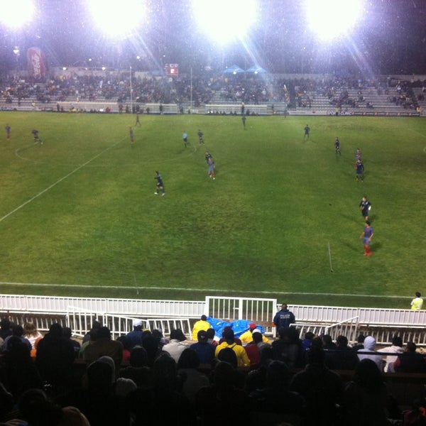 รูปภาพถ่ายที่ Estadio Altamira โดย Leonel B. เมื่อ 1/6/2013