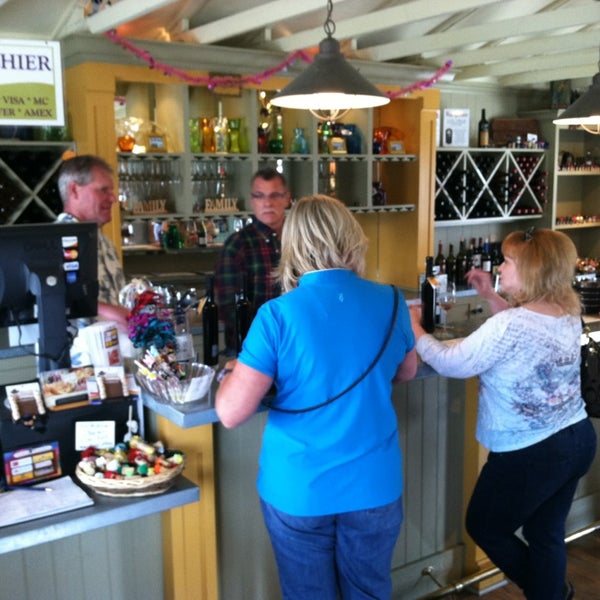 4/6/2013에 Jim P.님이 Family Wineries Dry Creek Tasting Room에서 찍은 사진