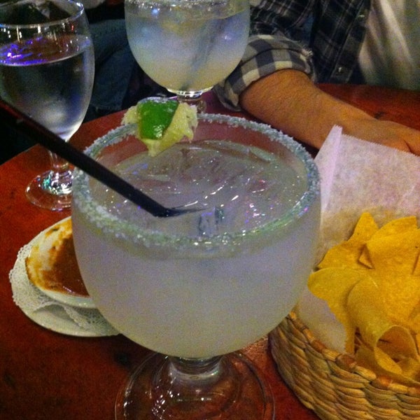 Das Foto wurde bei La Fiesta Mexican Cuisine &amp; Lounge von Bonnie P. am 5/27/2013 aufgenommen