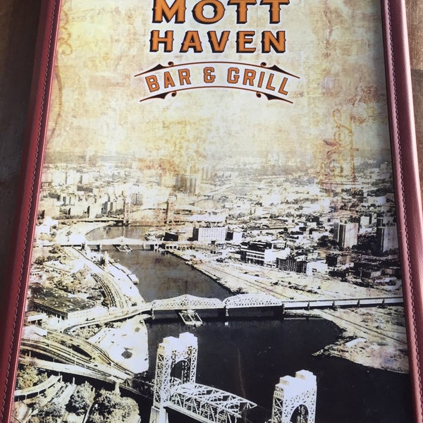 Foto diambil di Mott Haven Bar and Grill oleh Michael R. pada 9/6/2015