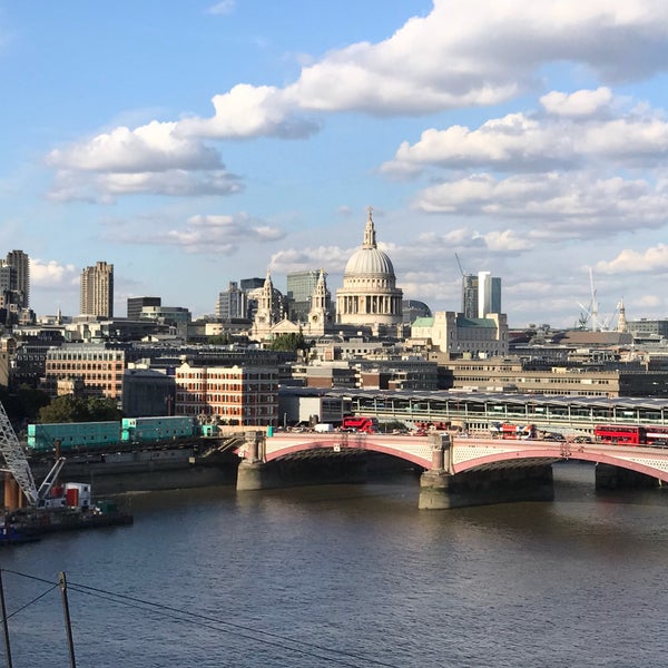 Das Foto wurde bei Oxo Tower Restaurant von Ömer A. am 8/8/2018 aufgenommen