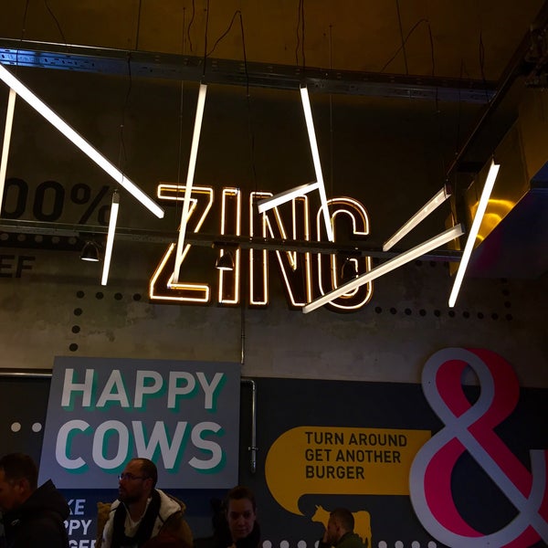 Photo taken at Zing Burger by Gergely B. on 12/6/2014