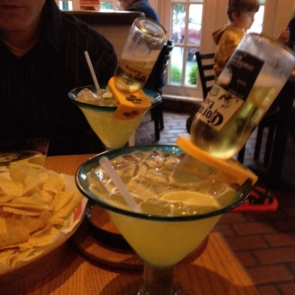 Photo taken at Chili&#39;s Grill &amp; Bar by Claire S. on 5/16/2014