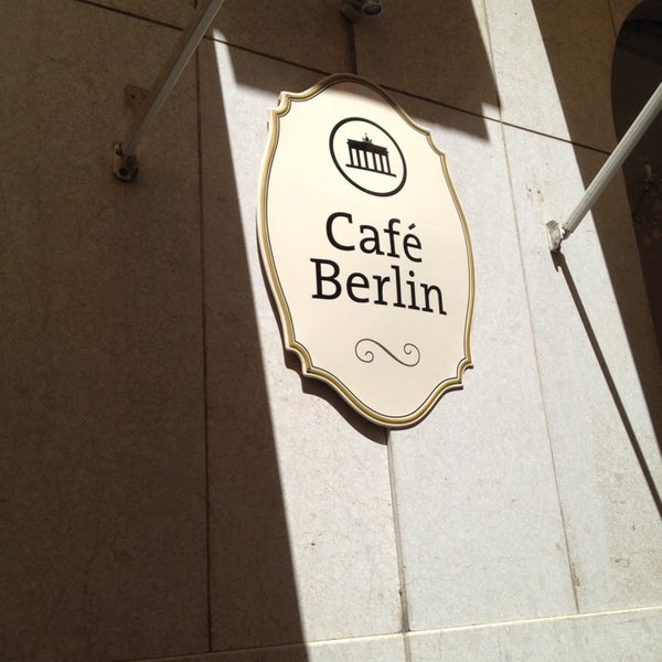 รูปภาพถ่ายที่ Café Berlin โดย Miroslav I. เมื่อ 5/6/2014