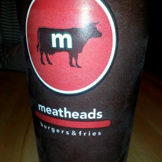 Photo taken at Meatheads Burgers &amp; Fries by Mana I. on 9/27/2012