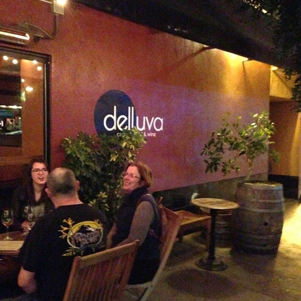8/23/2013 tarihinde Yumi W.ziyaretçi tarafından Dell&#39;uva Wine Bar &amp; Cafe'de çekilen fotoğraf