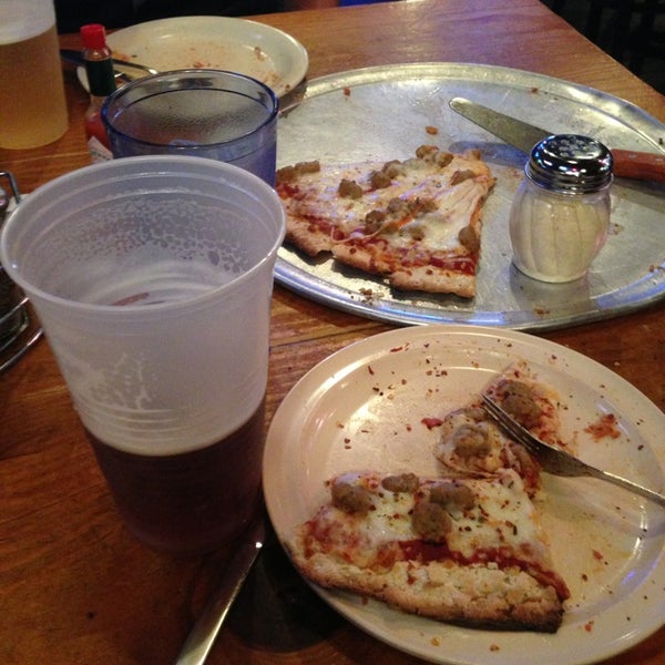 Foods are amazing! Pizza is a solid east coast thin crust. Service was really good. And big beer Thursday was nice.