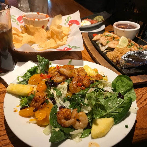 Photo taken at Chili&#39;s Grill &amp; Bar by Lisa R. on 12/23/2017