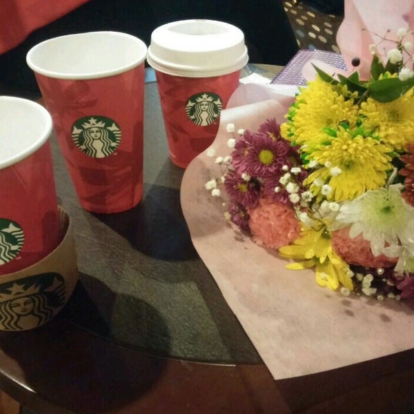 Starbucks Karşıyaka�da Kahve Dükkanı