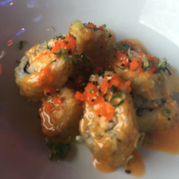 Foto tirada no(a) Umi Sushi Bar &amp; Grill por Greg A. em 3/3/2015