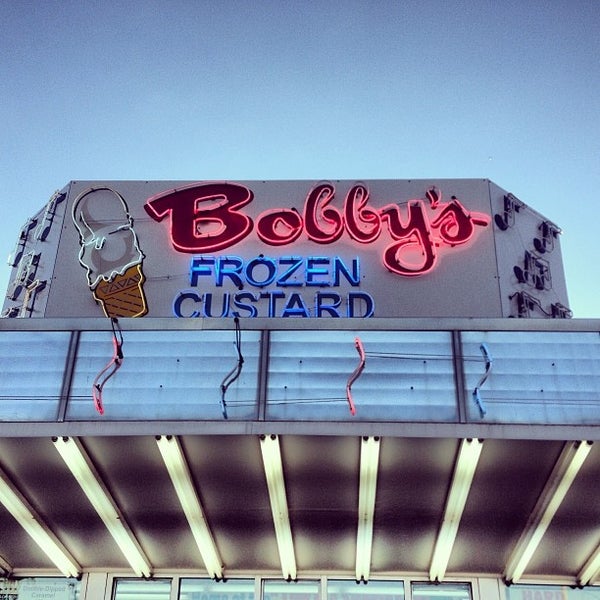 Photo prise au Bobby&#39;s Frozen Custard par Bobby M. le9/2/2013