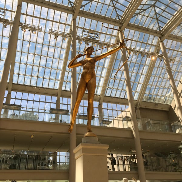 7/15/2018에 Sang L.님이 The Metropolitan Museum of Art Store at Newark Airport에서 찍은 사진