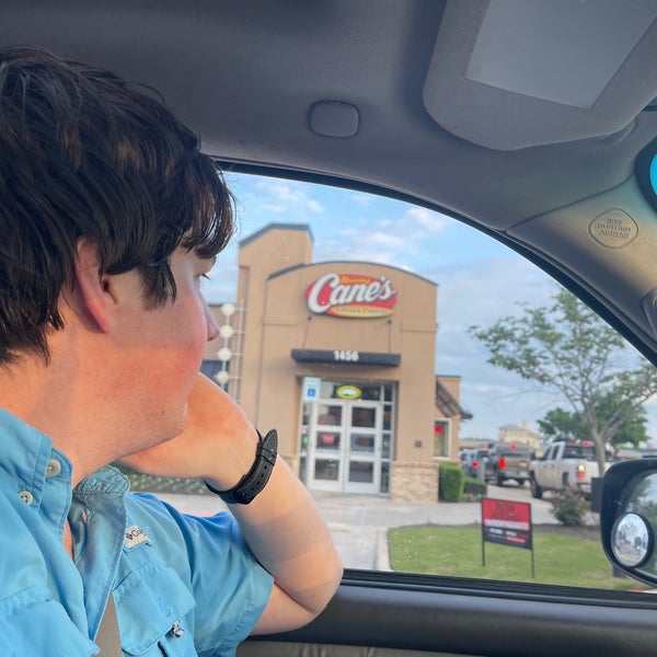 Photo taken at Raising Cane&#39;s Chicken Fingers by Monse on 5/15/2021