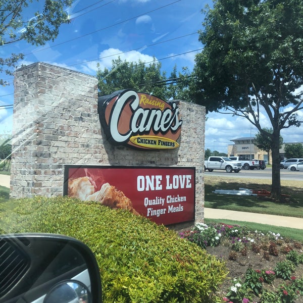 Photo taken at Raising Cane&#39;s Chicken Fingers by Monse on 7/24/2020