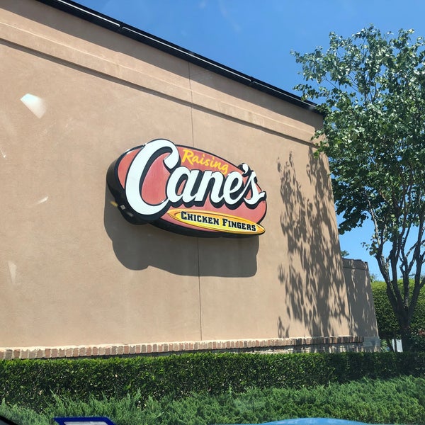 Photo taken at Raising Cane&#39;s Chicken Fingers by Monse on 5/20/2020