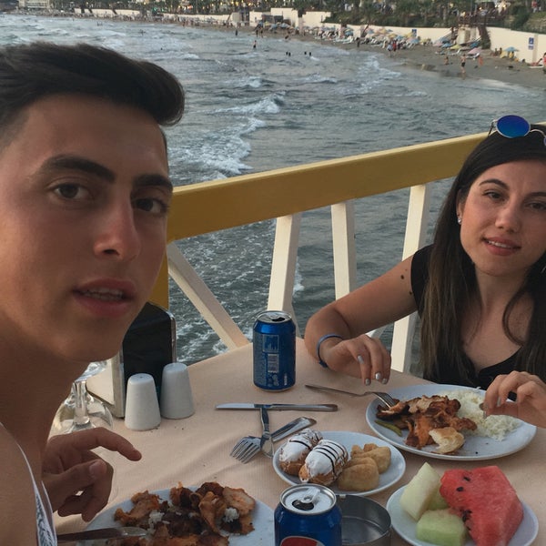 Foto diambil di Lite &amp; Nite Beach and Restaurant oleh Buğse D. pada 7/14/2018