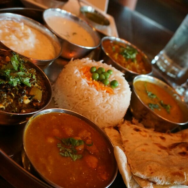 7/26/2014 tarihinde Theresa W.ziyaretçi tarafından Ruchi Indian Cuisine'de çekilen fotoğraf