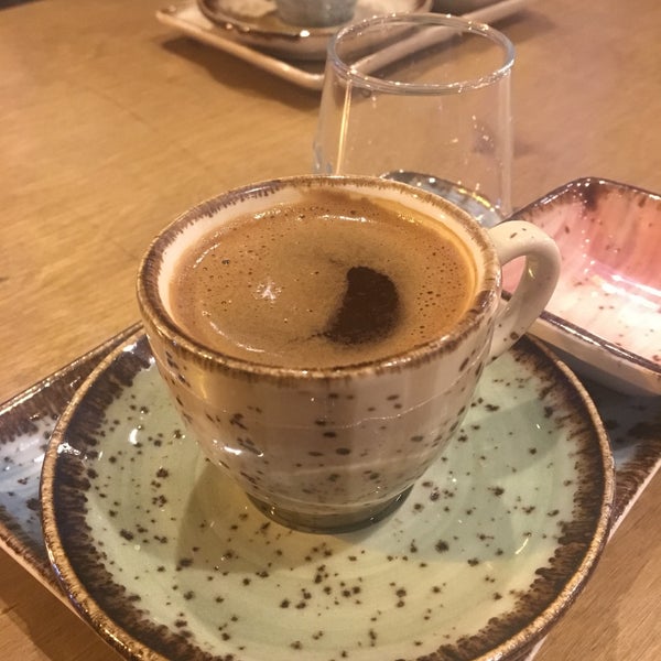 Снимок сделан в Peliza Cafe &amp; Restaurant пользователем Müslüm Ş. 11/14/2018
