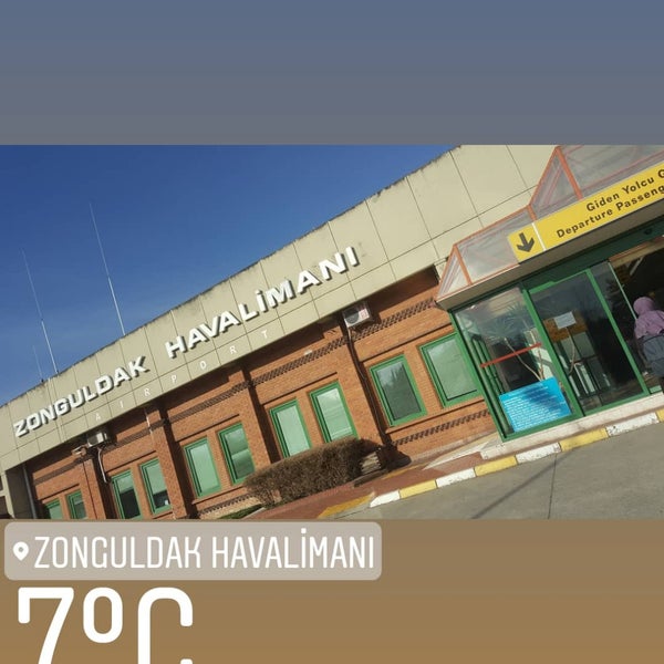 รูปภาพถ่ายที่ Zonguldak Havalimanı (ONQ) โดย TuğBa Ç. เมื่อ 3/8/2019