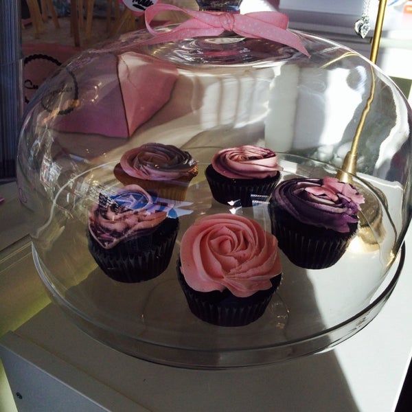 Das Foto wurde bei Princess Cupcakes von Nadia . am 1/27/2014 aufgenommen