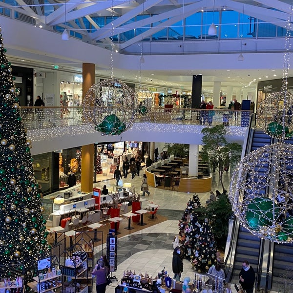 Foto tomada en Westfield Shopping City Süd  por Godwin S. el 12/18/2020