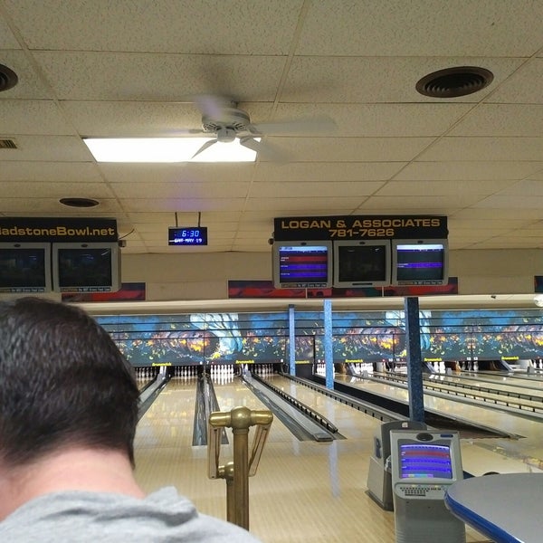 Photo taken at Gladstone Bowl by Michelle C. on 5/19/2018
