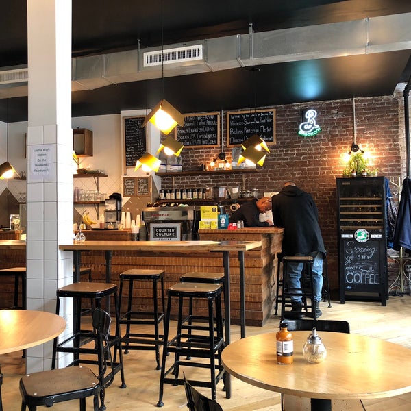 4/2/2018 tarihinde Julian E.ziyaretçi tarafından Sumner Cafe &amp; Wine Bar'de çekilen fotoğraf