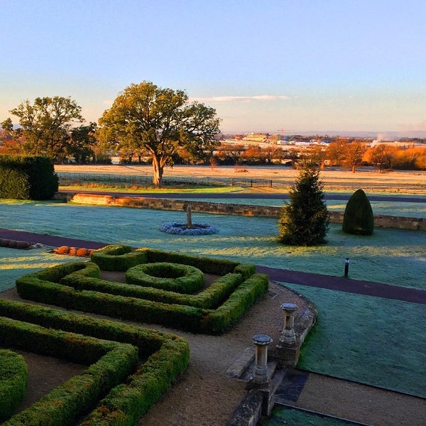 Foto diambil di Ellenborough Park oleh Andrew L. pada 12/6/2014