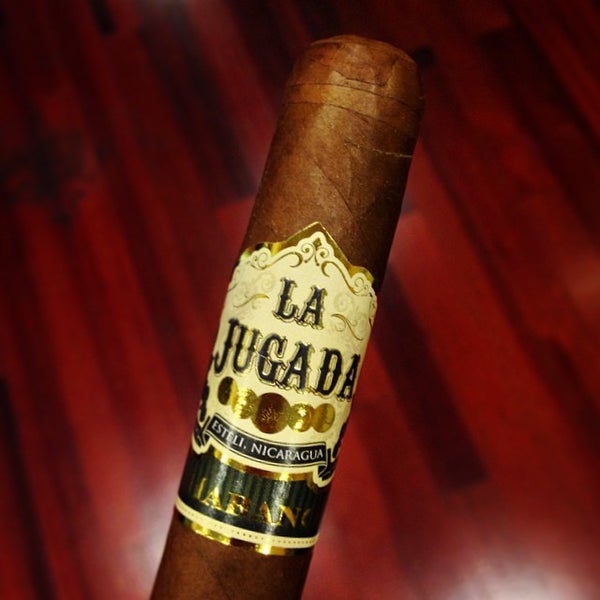 Foto tirada no(a) Cordova Cigars por Robbie M. em 3/12/2014