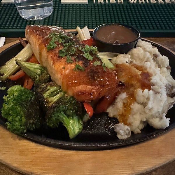 Flagship Tavern & Grill Sports Bar in Chicago