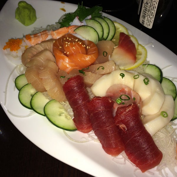 2/18/2015 tarihinde Geoff F.ziyaretçi tarafından Seadog Sushi Bar'de çekilen fotoğraf
