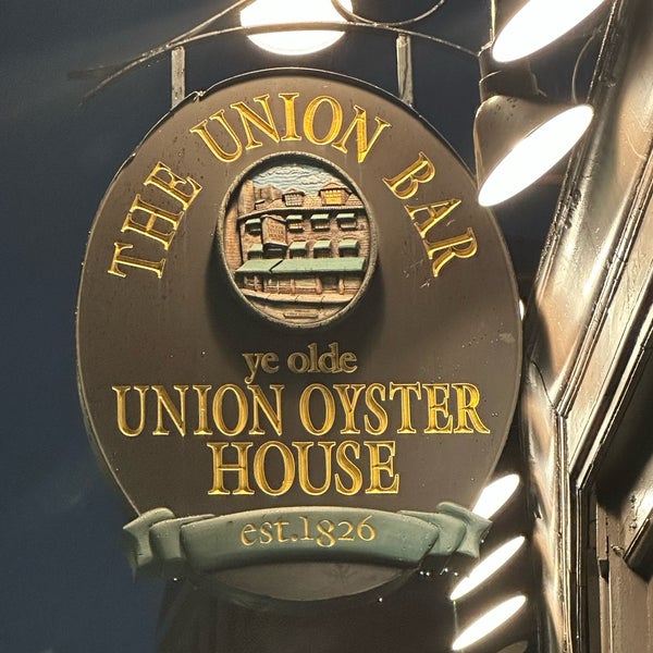 Photo taken at Union Oyster House by Geoff F. on 6/5/2023
