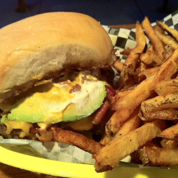 Foto diambil di Fatty&#39;s Burgers &amp; More oleh Geoff F. pada 4/21/2013