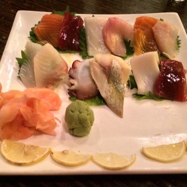 Foto diambil di Usagi Ya Sushi &amp; Pan-Asian oleh Geoff F. pada 8/19/2014