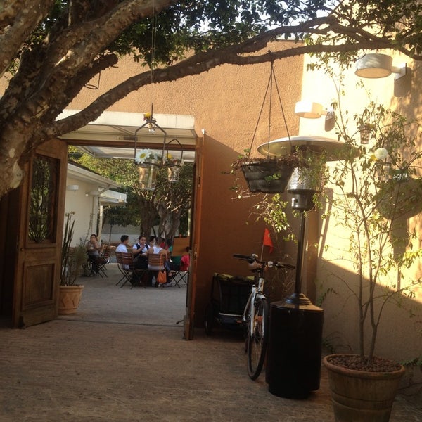 Foto tirada no(a) Otávio Machado Café e Restaurante por She G. em 9/1/2013