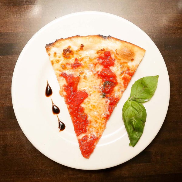 12/21/2014にGennaro&#39;s Italian Restaurant &amp; Tomato PiesがGennaro&#39;s Italian Restaurant &amp; Tomato Piesで撮った写真