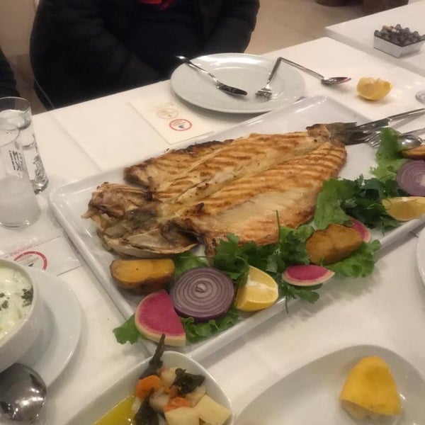 Foto tirada no(a) Sofram Balık Restaurant por Alp Kaya em 11/12/2022