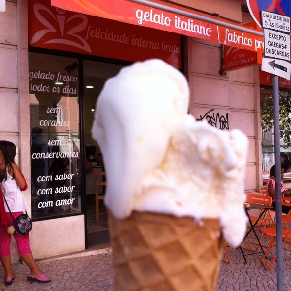 Photo taken at FIB - il vero gelato italiano (geladosfib) by Daniel on 10/1/2014