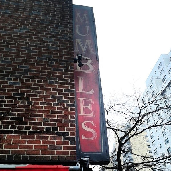 Foto tirada no(a) Mumbles Restaurant por Aerik V. em 3/23/2014
