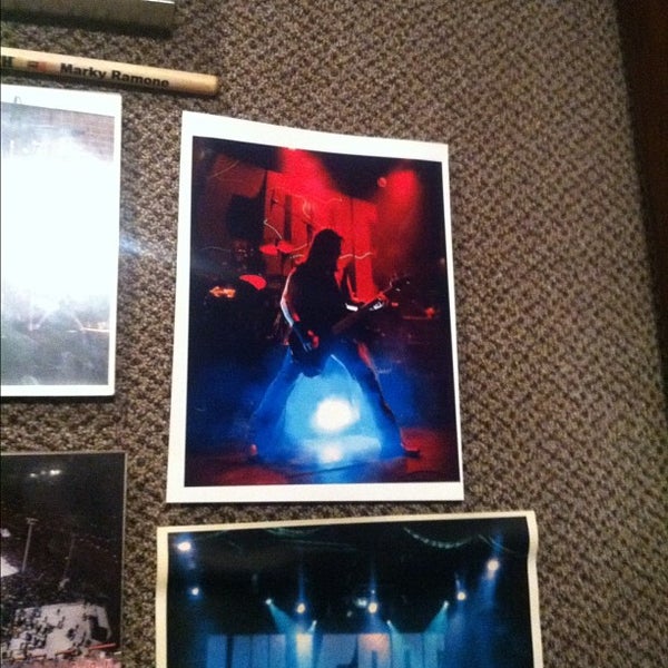 Foto diambil di The Music Building oleh Aerik V. pada 12/6/2012