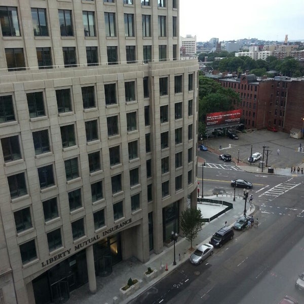 Foto tirada no(a) Loews Boston Hotel por Pedro G. em 7/14/2013