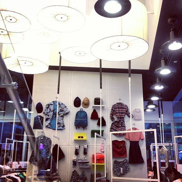 Lacoste orchard shop