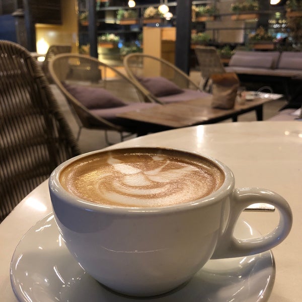 Foto diambil di Guylian Café oleh N pada 4/23/2019