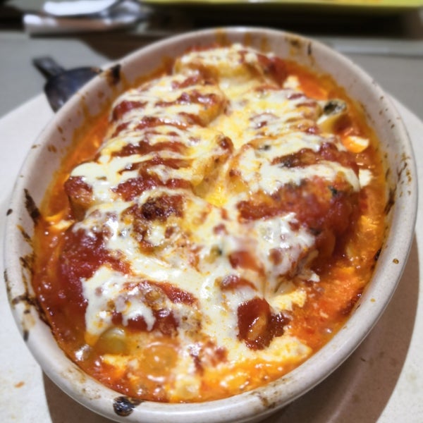 Снимок сделан в Little Italy (Pasta &amp; Pizza Corner) пользователем Chin J. 10/2/2019