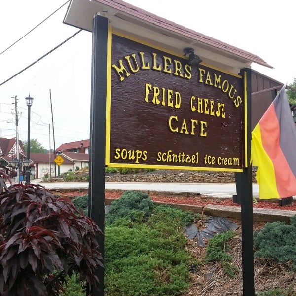 Foto tomada en Müllers Famous Fried Cheese Café  por Patti T. el 5/10/2014