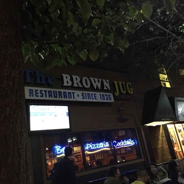 Das Foto wurde bei Brown Jug Restaurant von Scott am 10/11/2015 aufgenommen