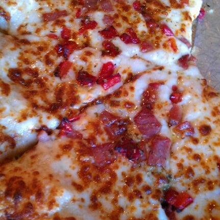 Снимок сделан в Rocky&#39;s Pizza &amp; Panini пользователем Julie S. 1/17/2013